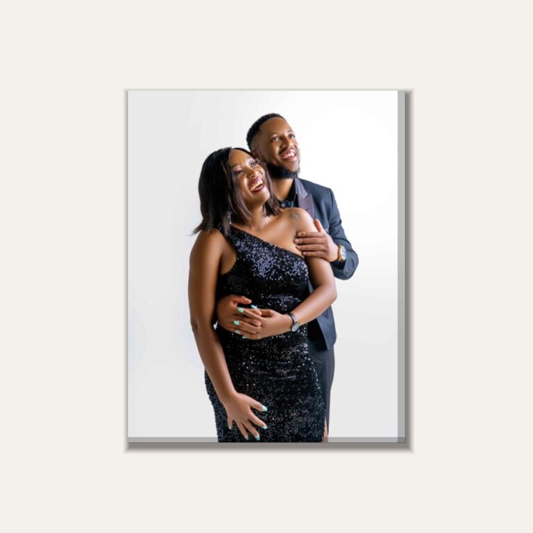 A2 canvas print of a couple photoshoot by Studio24.7