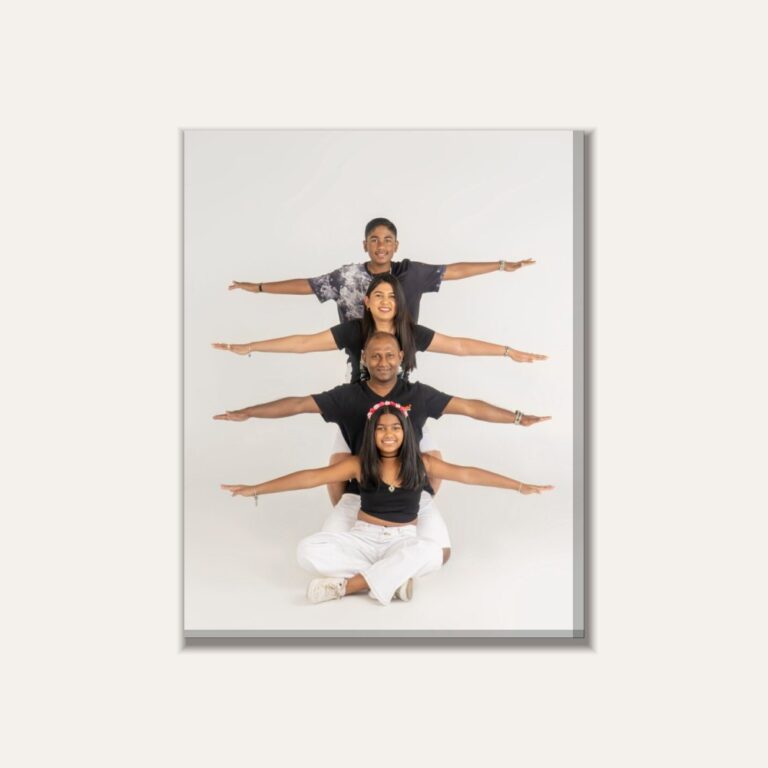 A3 canvas print of a family photoshoot by Studio24.7