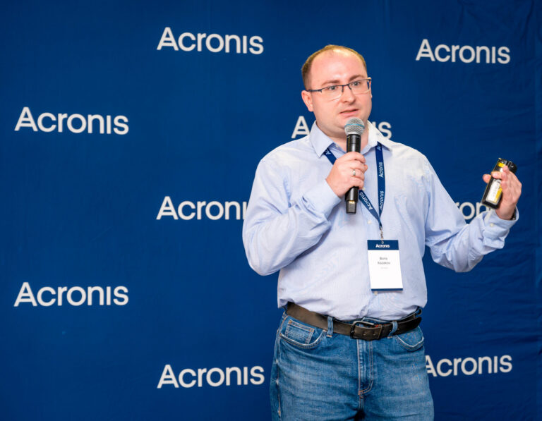 Speaker presenting at the Acronis partner day